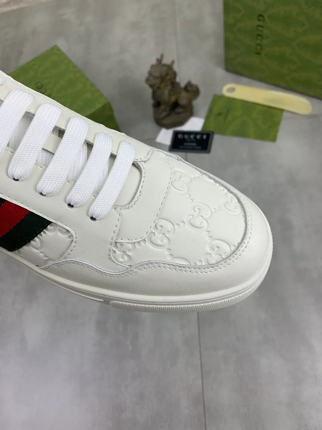 Men's shoes 💰P420 💰[New style]🆘 The latest model from Gucci GUCCI official website🎁Classic casual and fashionable men's shoes👟Best model💥The style is simple and elegant, exclusive for trendy men. Unique official website latest brand elements👑Gucci original decoration, fashionable and generous, original soft calfskin fabric➕Comfortable soft first-layer pigskin lining ✅The official website specifies wear-resistant casual outsole, the classic model is photographed in real life🎬Color: 2️⃣colors available😍Number of codes: 38-44